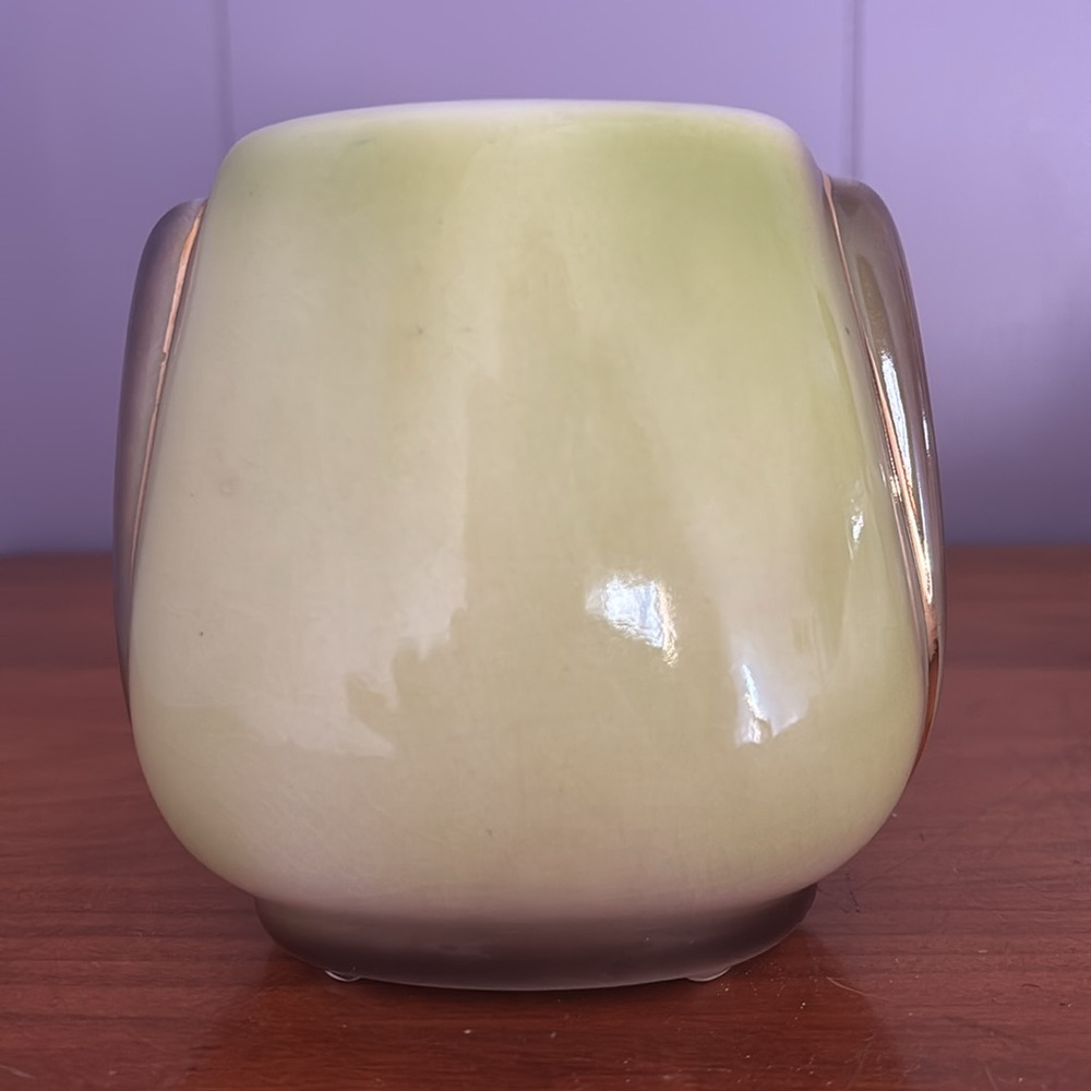 Royal Copeley Leaf Vase - Picture 2 of 3